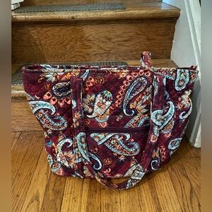 Vera Bradley zip tote